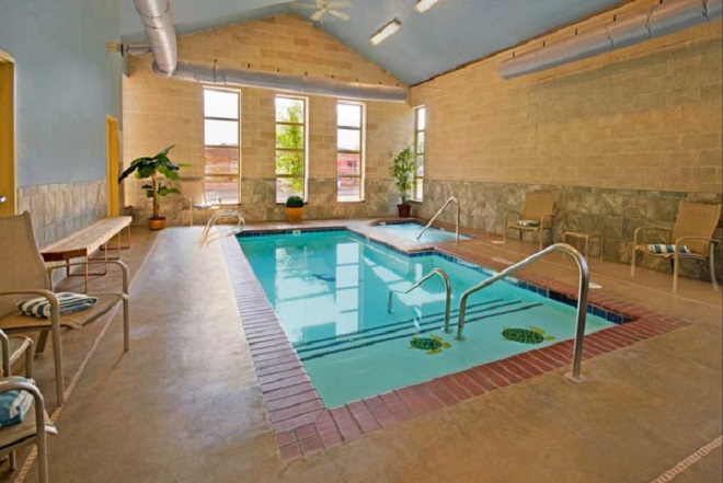 Mẫu thiết kế bể bơi trong nhà với không gian riêng