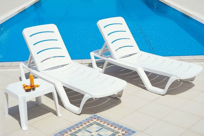 Mẫu ghế hồ bơi từ nhựa cao cấp cho bể bơi khách sạn