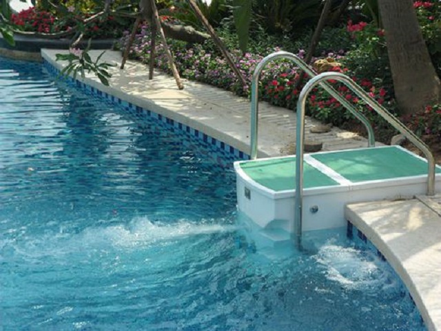 Nguyên nhân và cách xử lý khi nước bể bơi bị bọt trắng - Bể bơi toàn cầu