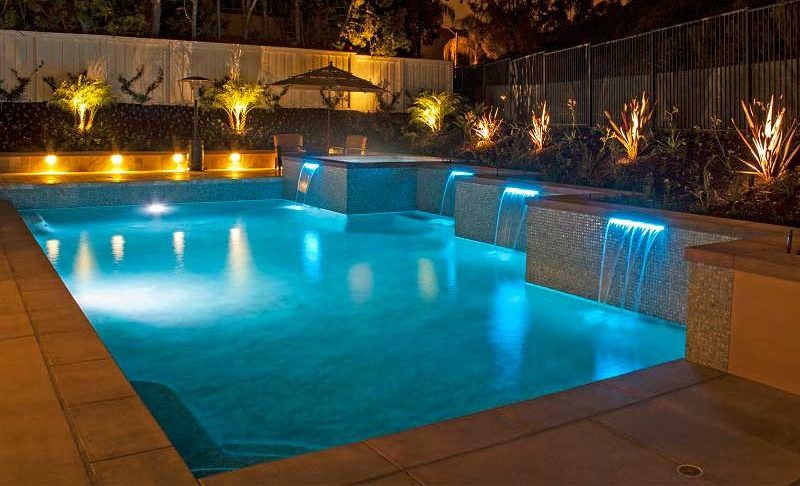 Những điều cần biết khi mua thiết bị bể bơi thông minh